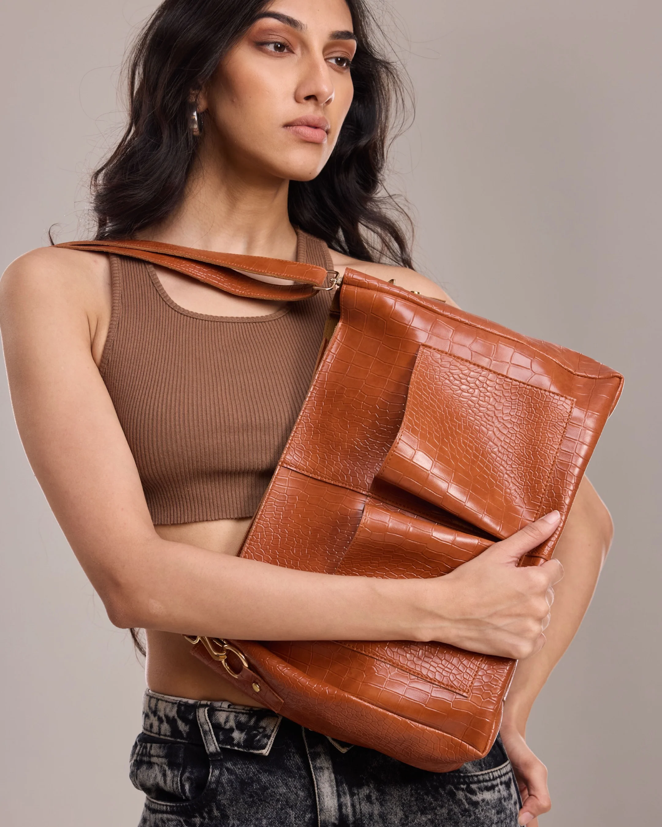 Croco Pocket Tote (Medium) - Image 15