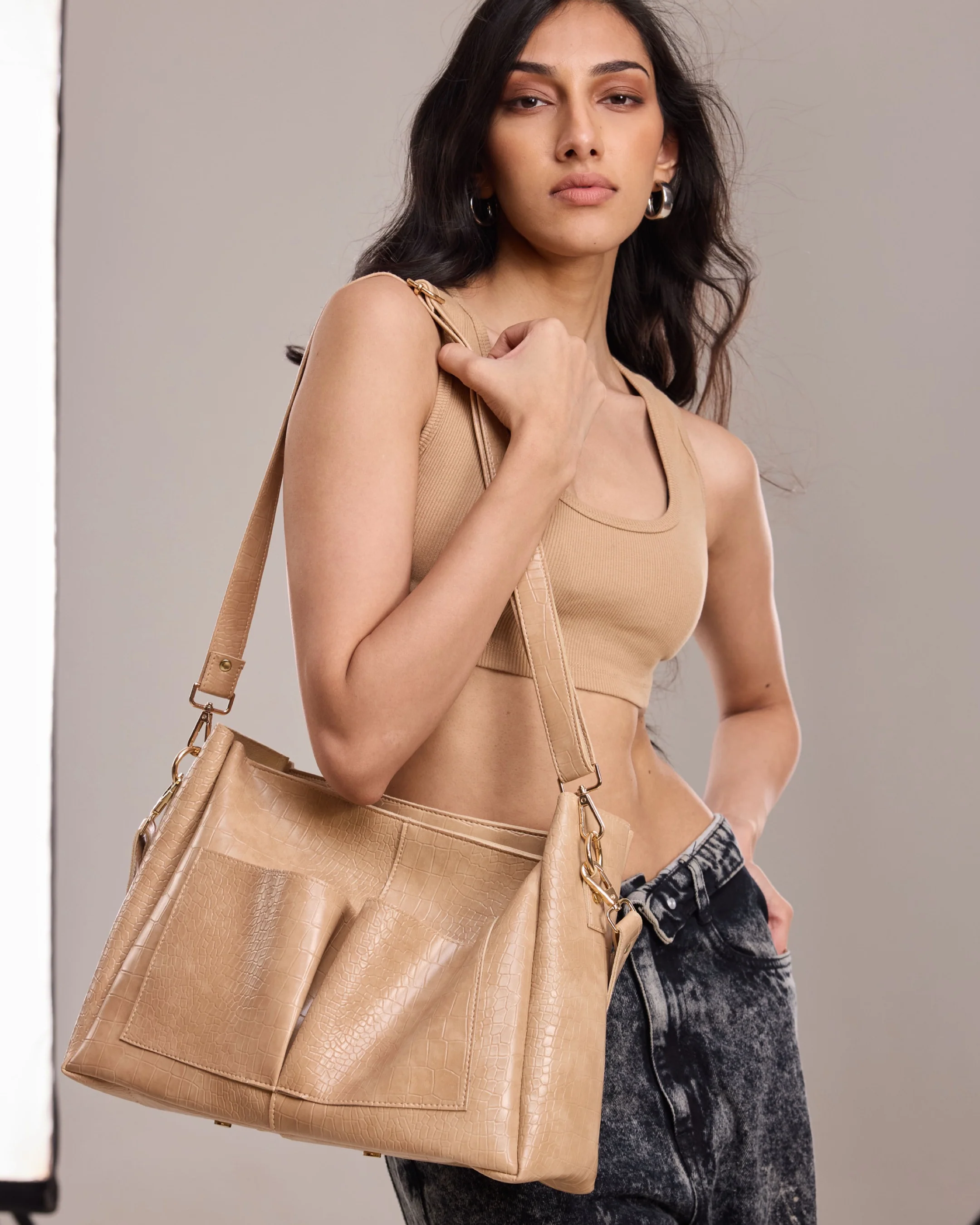 Croco Pocket Tote (Medium) - Image 17