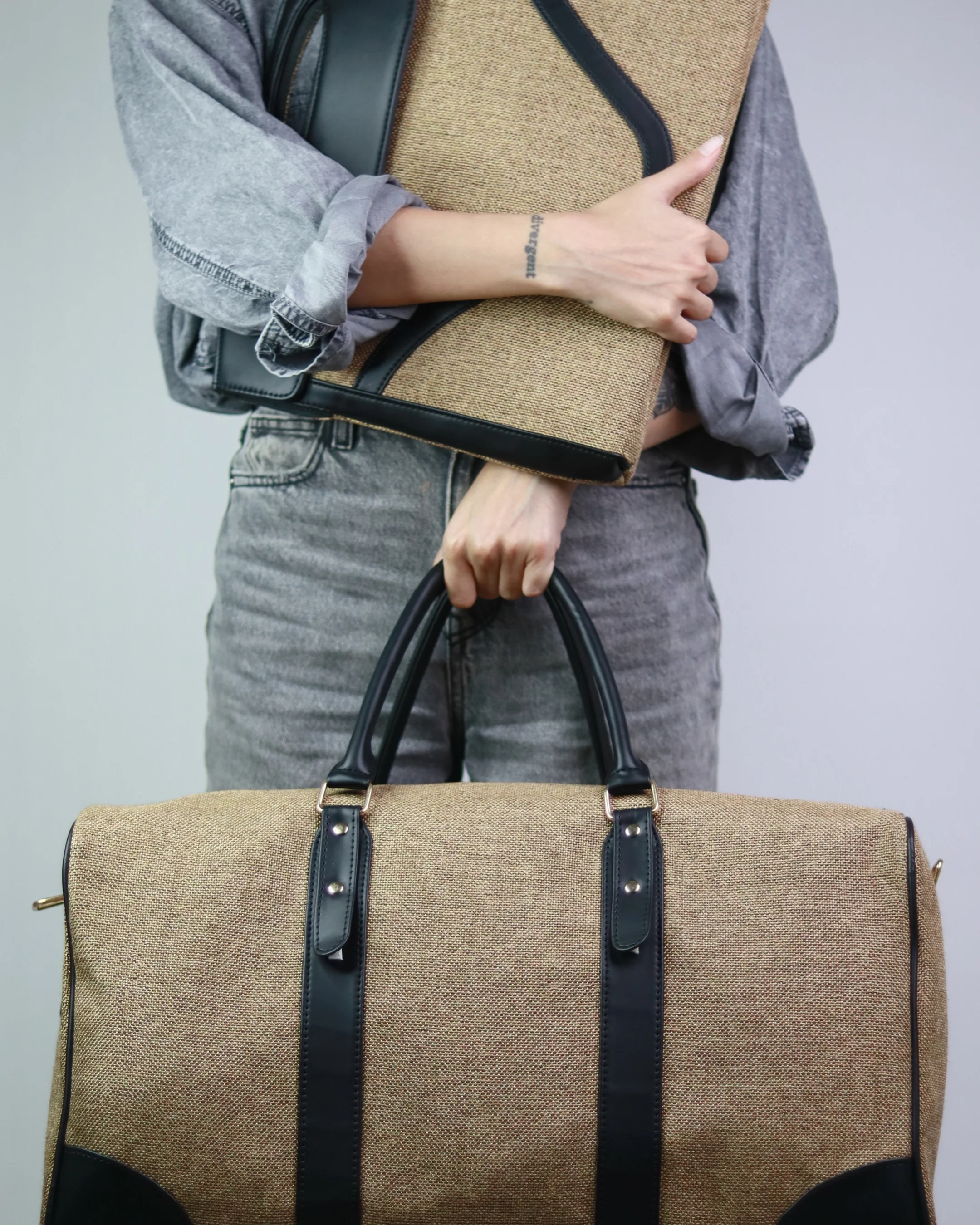 Dark Jute Laptop Sleeve - Image 4